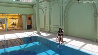 Big tits sheril goes underwater
